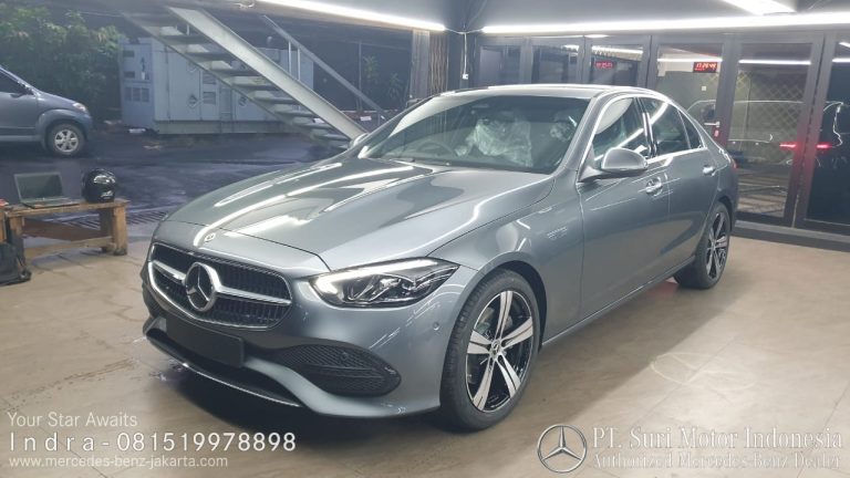 Mercedes-Benz C-Class C200 Avantgarde Line 2024-25 Indonesia Grey 3