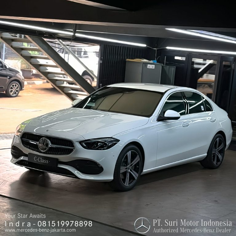 Mercedes-Benz C-Class C200 Avantgarde Line 2024-25 Indonesia White 1