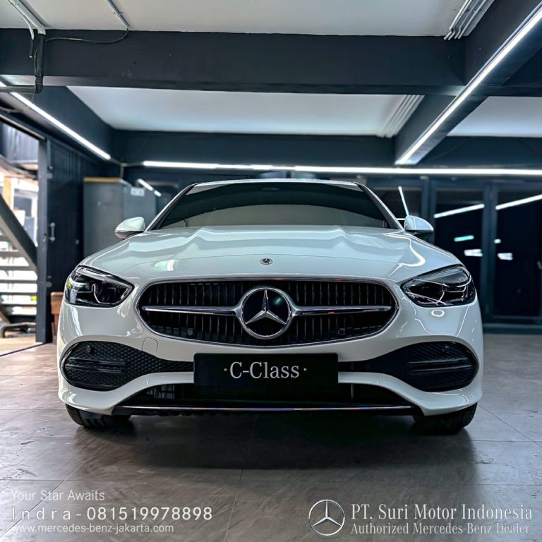 Mercedes-Benz C-Class C200 Avantgarde Line 2024-25 Indonesia White 3