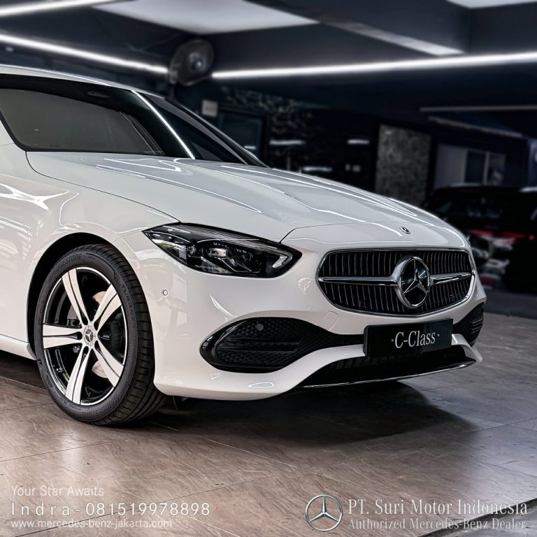 Mercedes-Benz C-Class C200 Avantgarde Line 2024-25 Indonesia White 4