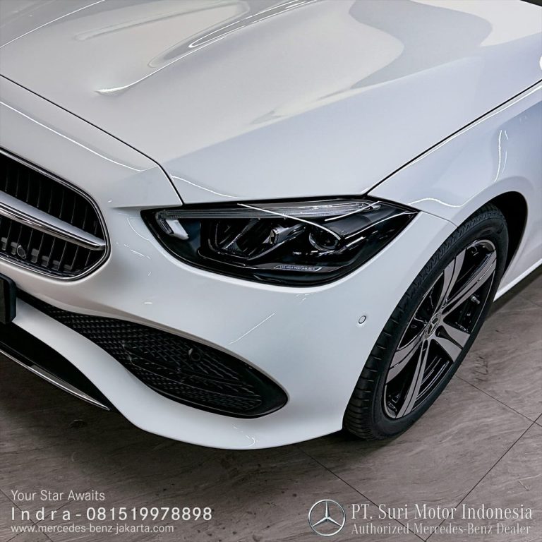 Mercedes-Benz C-Class C200 Avantgarde Line 2024-25 Indonesia White 5