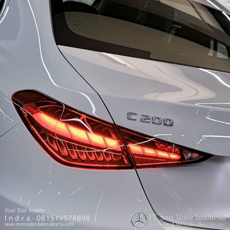 Mercedes-Benz C-Class C200 Avantgarde Line 2024-25 Indonesia White 6
