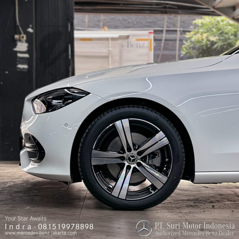 Mercedes-Benz C-Class C200 Avantgarde Line 2024-25 Indonesia White 7