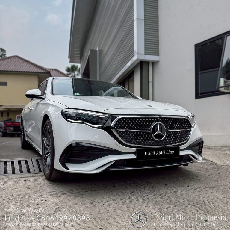 Mercedes-Benz E-Class E300 AMG Line 2024-25 Indonesia White 4