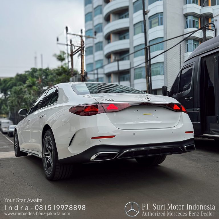 Mercedes-Benz E-Class E300 AMG Line 2024-25 Indonesia White 5