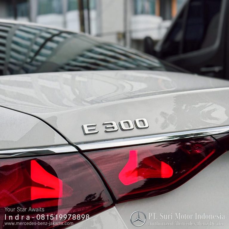 Mercedes-Benz E-Class E300 AMG Line 2024-25 Indonesia White 7b