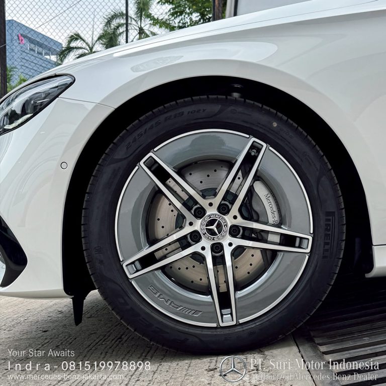 Mercedes-Benz E-Class E300 AMG Line 2024-25 Indonesia White 8