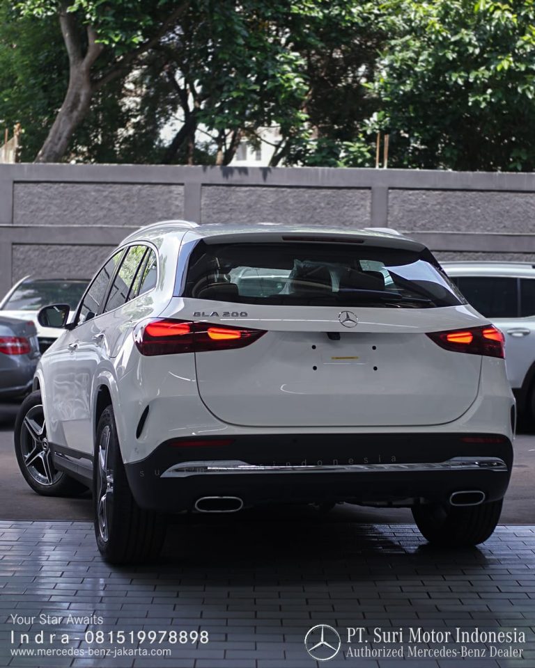 Mercedes-Benz GLA 200 AMG Line FL 2024-25 Indonesia White 2