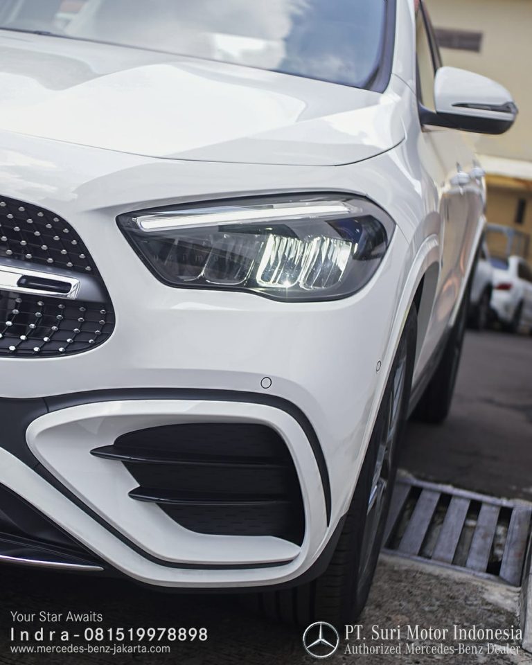Mercedes-Benz GLA 200 AMG Line FL 2024-25 Indonesia White 4