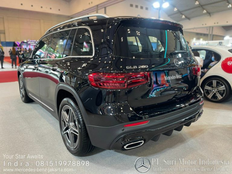 Mercedes-Benz GLB 200 AMG Line 2024-25 Indonesia Black 4