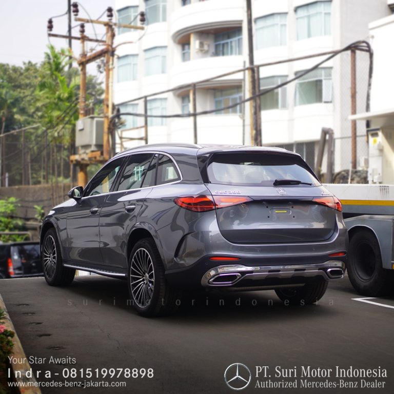 Mercedes-Benz GLC 300 AMG Line 2024-25 Indonesia Grey 3