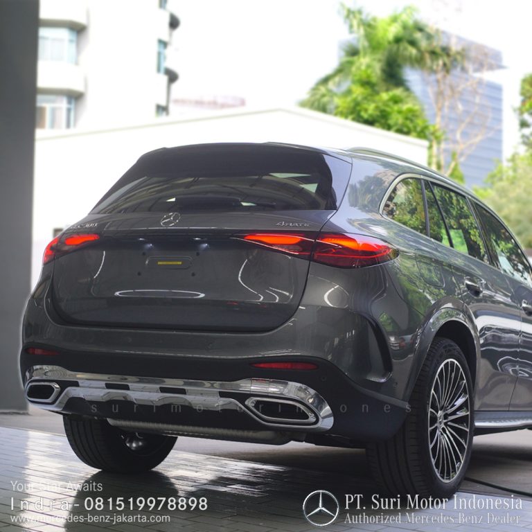Mercedes-Benz GLC 300 AMG Line 2024-25 Indonesia Grey 4a