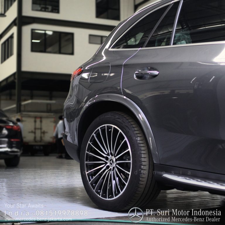 Mercedes-Benz GLC 300 AMG Line 2024-25 Indonesia Grey 5b